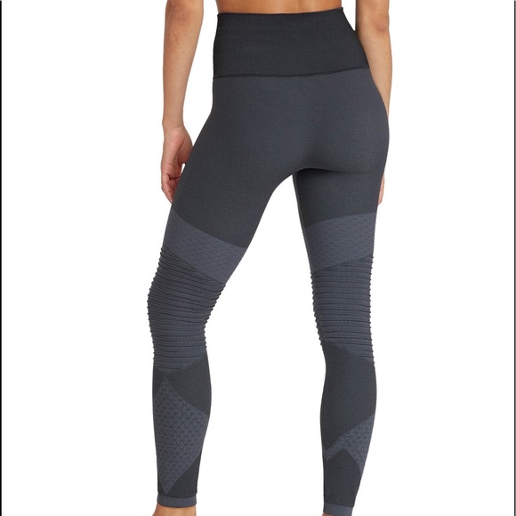 Spanx “look at me now seamless moto leggings” NEW! - Picture 4 of 5